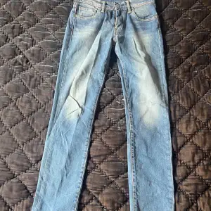 Snygga jeans från Levis med modell 511! Nästan helt oanvända!