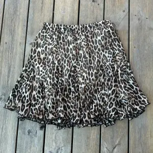 Leopard kjol! Jättefint skick ❤️