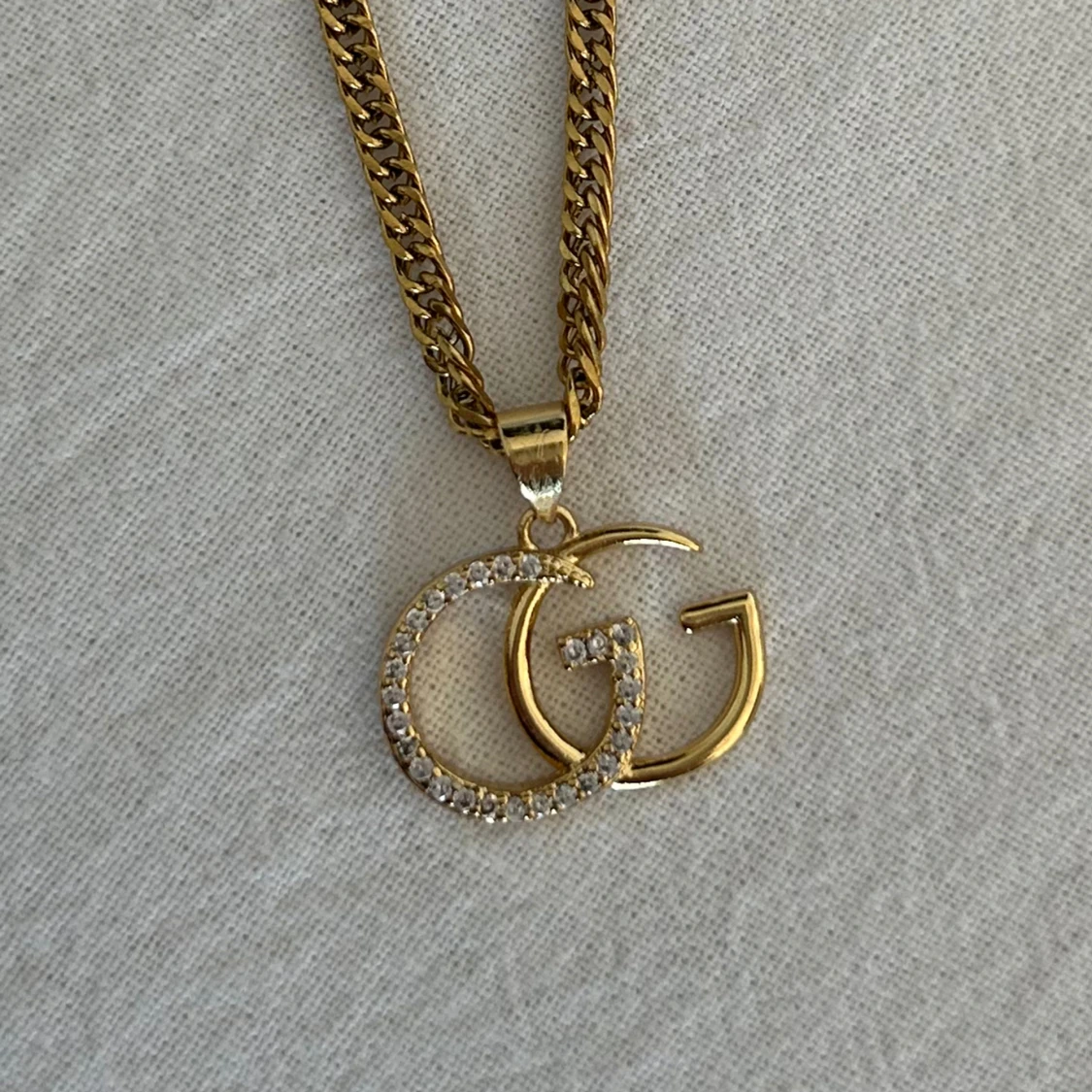 Halsband med berlock