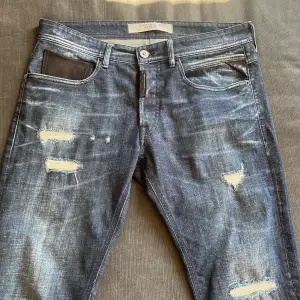 Nypris 3300 inte alls slitna jeans dem har inga dekaler först till kvarn nu många intresserade 