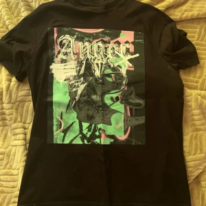 Svart T-shirt  - Storlek M Aldrig använd. Helt ny