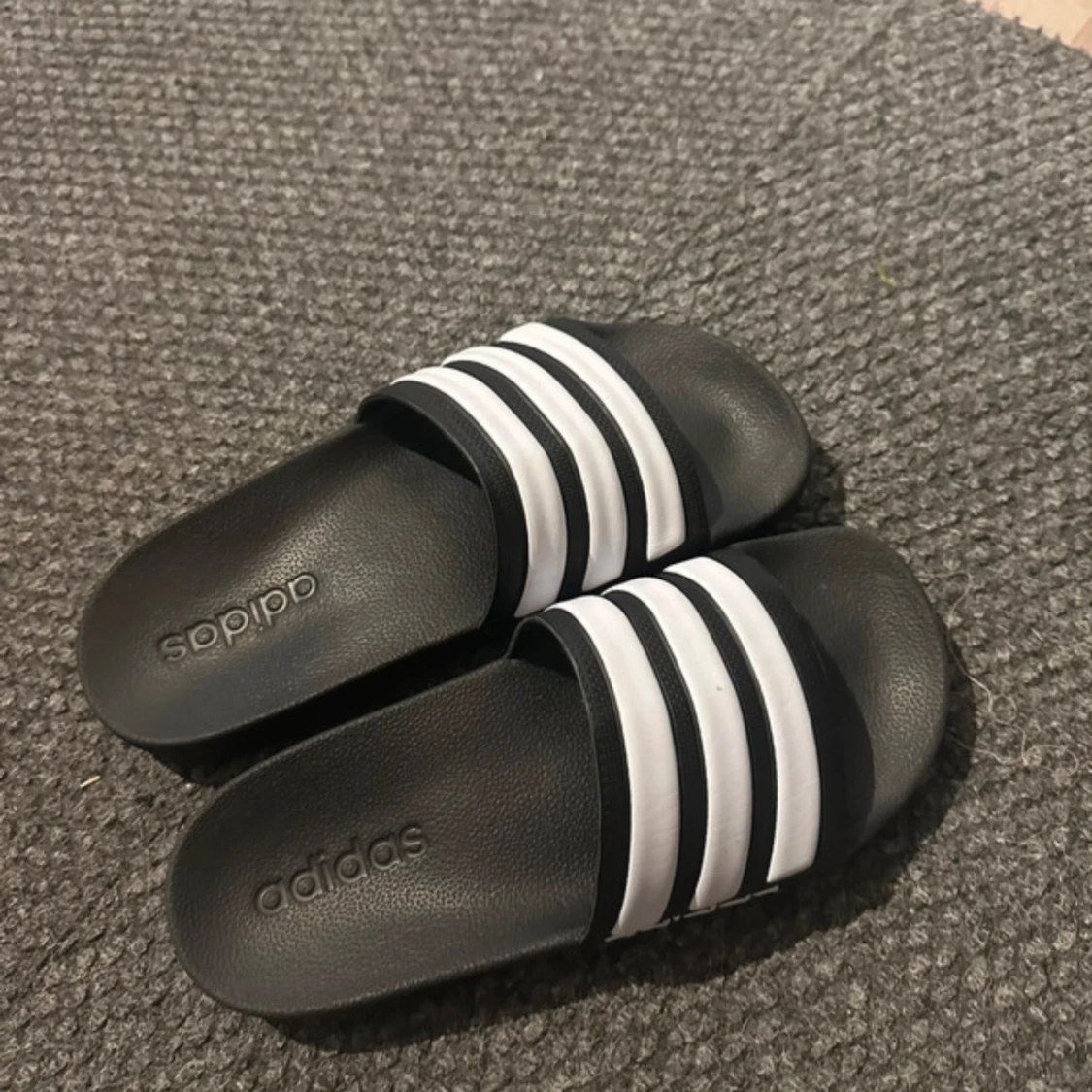 Adidas tofflor (nya) - 90