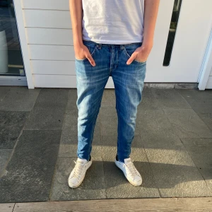 Dondup Jeans George  - Säljer nu dessa dondup George jeans som är riktigt feta och i riktigt bra skick, skriv för fler bilder/frågor🙌🏼