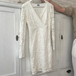 Spetsklänning  - Storlek XS använd en gång 