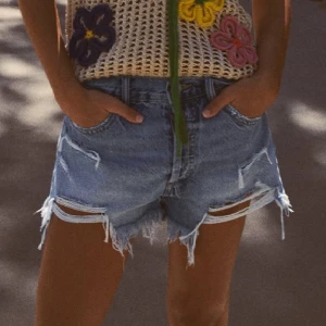 Jeans shorts - Jeans shorts från zara. Aldrig använda, lapp sitter kvar. Storlek 38.  