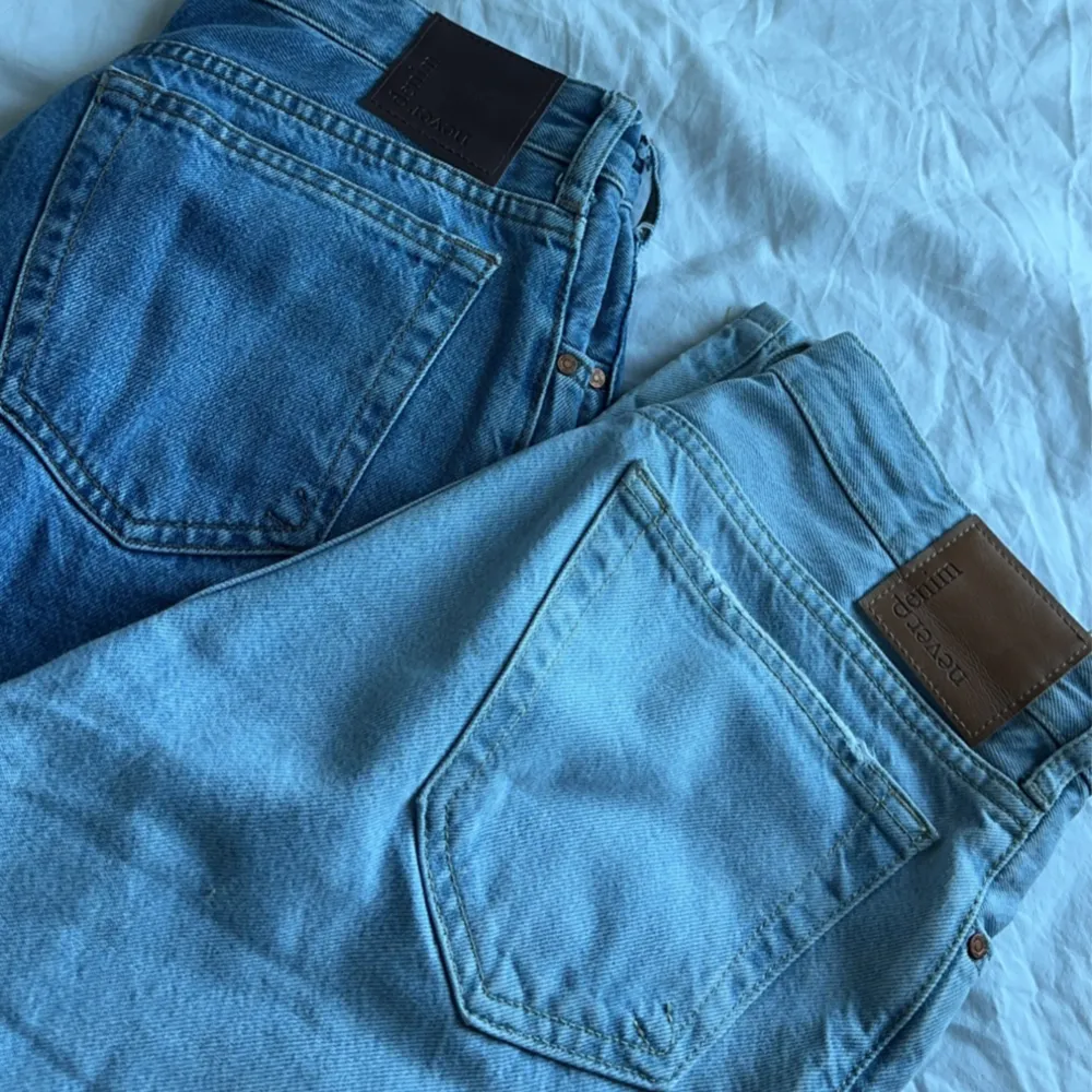 jenas ifrån bik bok köpte för 699 har 2 färger ljusblå å vanliga blåa, samma storlek på båda. Jeans & Byxor.
