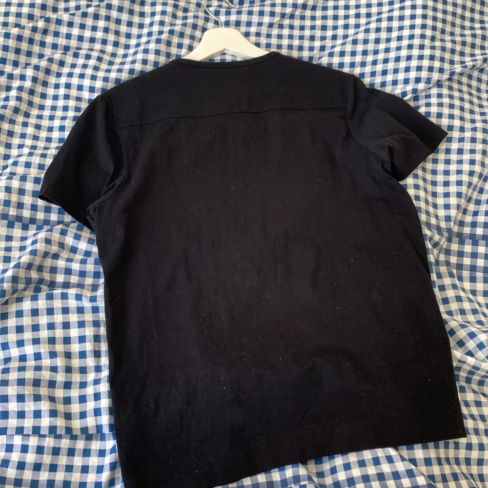 Limitato t shirt me jimmie hendrix motiv storlek S måttligt använd har box o tag. T-shirts.