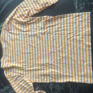 Comme des garçons långärmad tröja - Använd Comme des garçons tröja som jag tyvärr har vuxit ur.  Storlek M