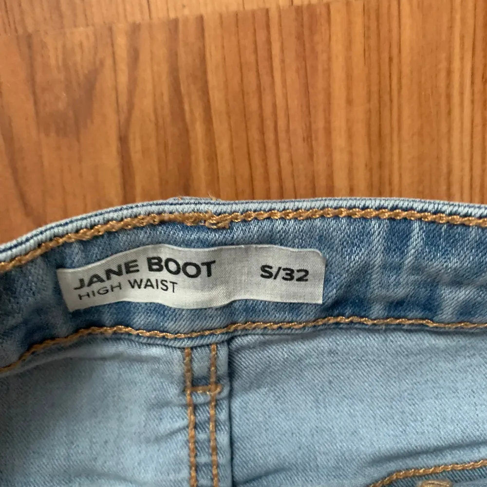 Bootcut jeans från Cubus ! Högmidjade, passar till ungefär allt. Pris går att diskutera ! . Jeans & Byxor.