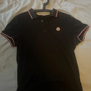 Moncler pike  - Tja säljer min moncler pike eftersom den är för liten för mig. Kan gå ner i pris vid snabb köp