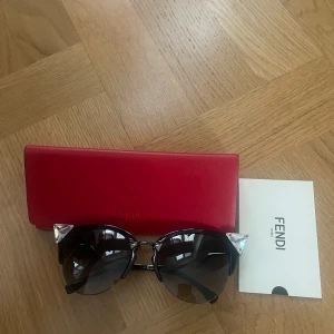Fendi solglasögon  - Använda några gånger 