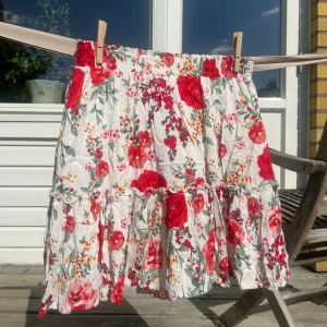 Kjol - Super söt kjol till sommaren🌸