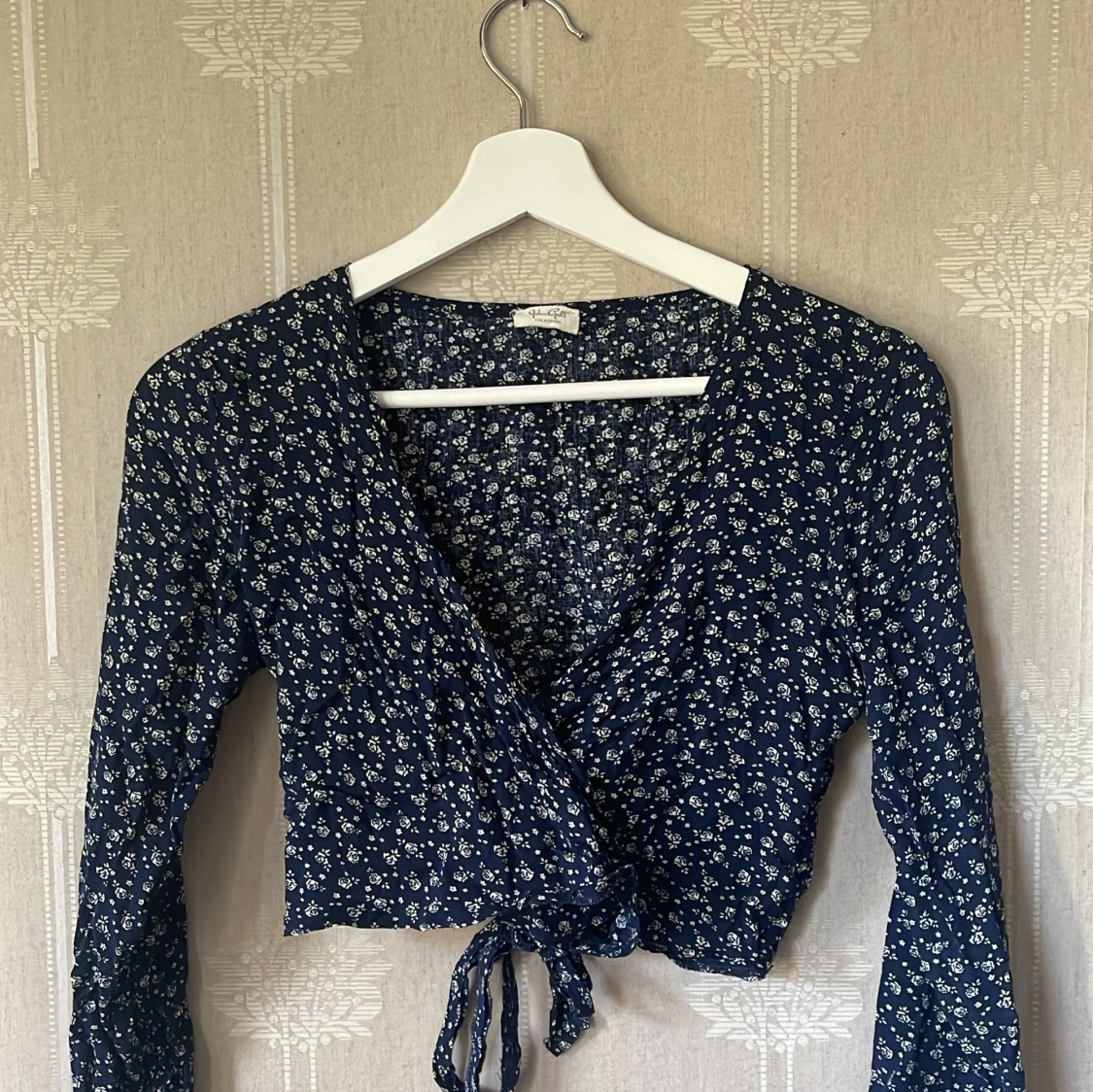 Blommig knyttopp  - 90