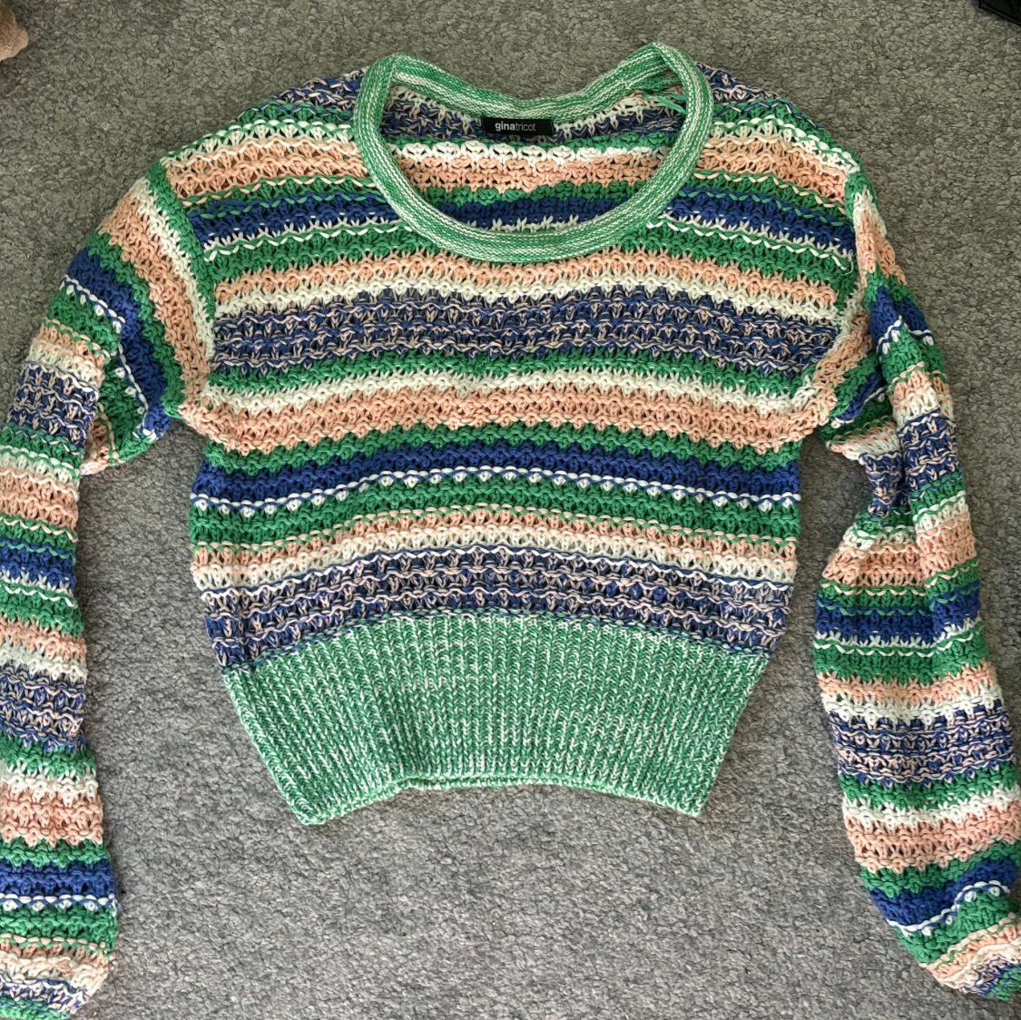 Randig stickad tröja