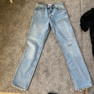 Zara jeans - Säljer dessa jeans från Zara. Väldigt bra skick! ❤️