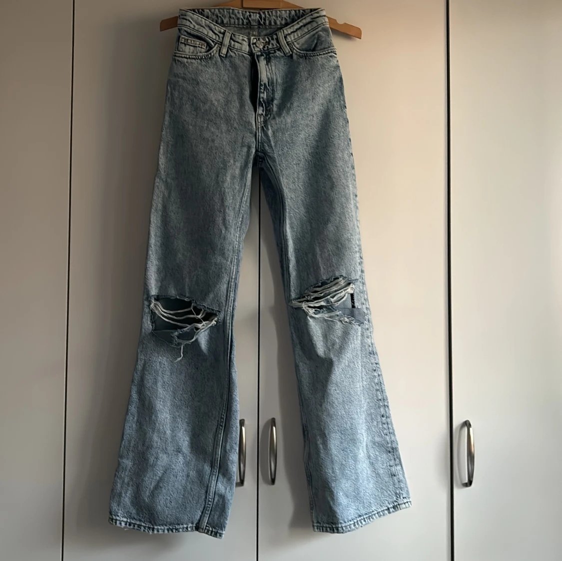 Snygga ripped jeans från Monki