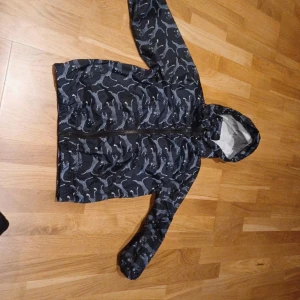 Jacka med djur - I fint skick är tunnare nu till sommaren