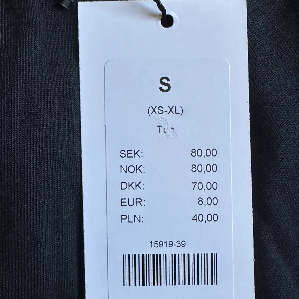 Säljer en båtringad topp från lager 157💘 Ord pris 80kr! Oanvänd✨. T-shirts.