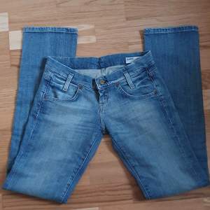 Vintage jeans från Lee. Väldigt lågmidjade! W25, L33