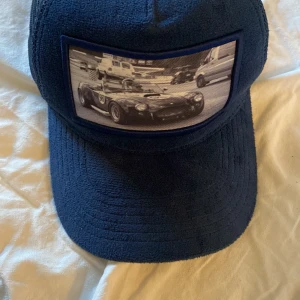 Emilio pendenza - Mörkblå macchina velvet keps. 