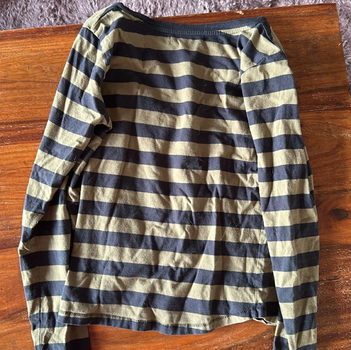 Randig olivgrön/svart tröja - 90