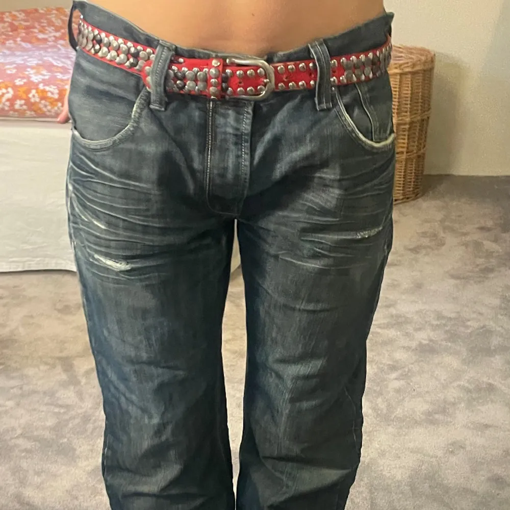 Baggy Levis jeans med midjemått: 44cm och innerbenslängd: 80cm 🪩 supercoola fickor 🎀. Jeans & Byxor.