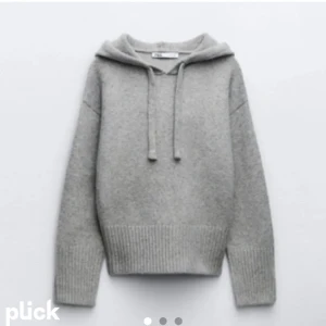 Zara stickad Hoodie  - Säljer för att jag tycker inte den passar mig så bra, köpt för 499. Använt 10 ggr max.