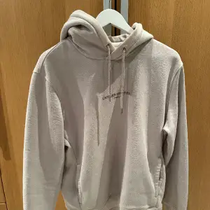 Säljer denna hoodie för 80