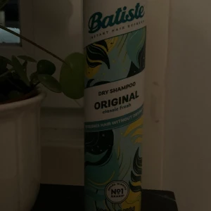 Torrschampo  - Runt halva kvar om inte mer💗 Köpte fel så därav säljer den