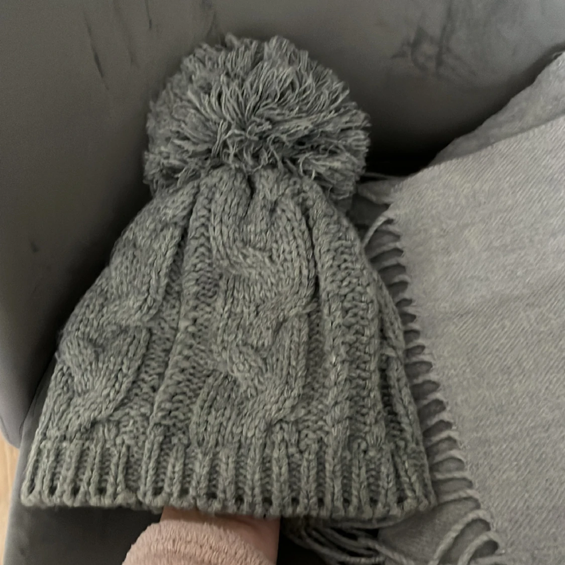 Matchande mössa och halsduk 