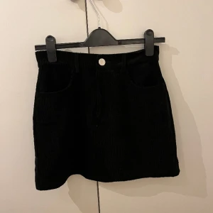 Kjol från Shein - Storlek S. Från Shein. Bra skick.