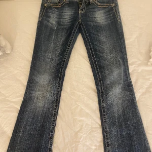 Lågmidjde jeans - Fri frakt 