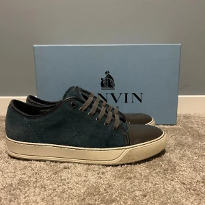 Lanvin Skor - Tjena! Intresse koll på dessa tvär feta och limiterade  Lanvin skorna i färgen Blå. Nypris på dessa låg på dryga 4000kr  Box ingår men ej Dustbag!  