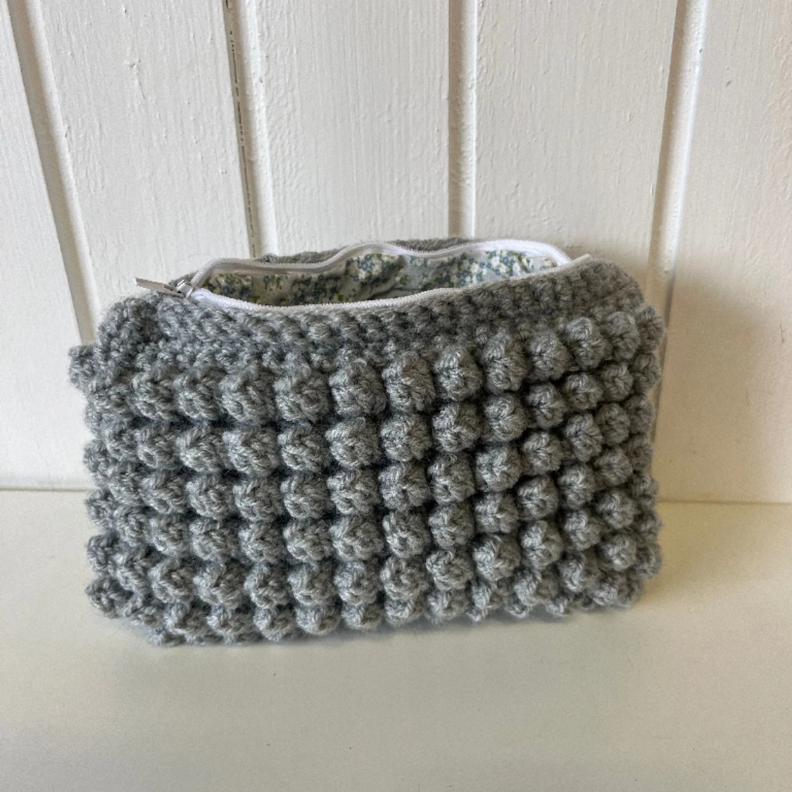 Necessär mellan - Grå