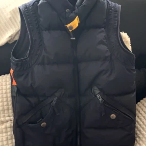 Parajumpers väst - Storlek S passar samt M ny skick