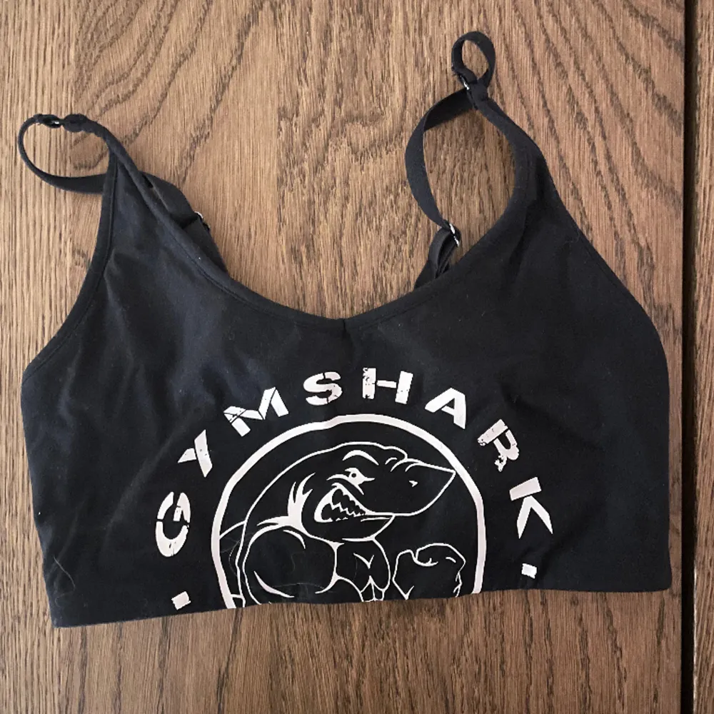 Gymshark sport BH, nästintill oanvänd, passar inte mig. . Övrigt.