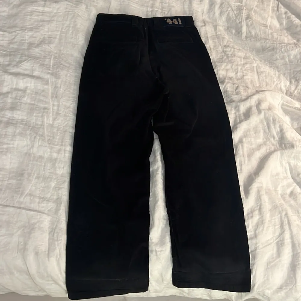 44! Pants svart Cond: 9/10. Jeans & Byxor.