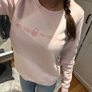 Sail racing tröja  - Säljer nu min så bekväma o snygga sail racing tröja knappt använd💓