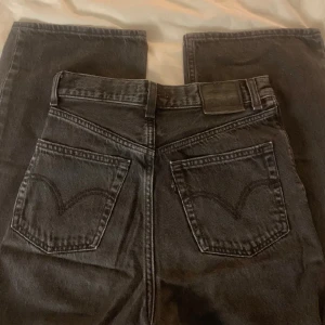 Två par Levis jeans - 🫶🏼