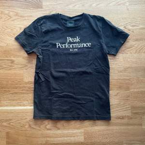 Peak t-shirt storlek 150cm