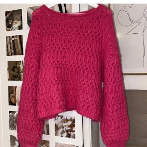 Säljer denna rosa stickade tröja från Veronica, knappt använd och super skön🩷