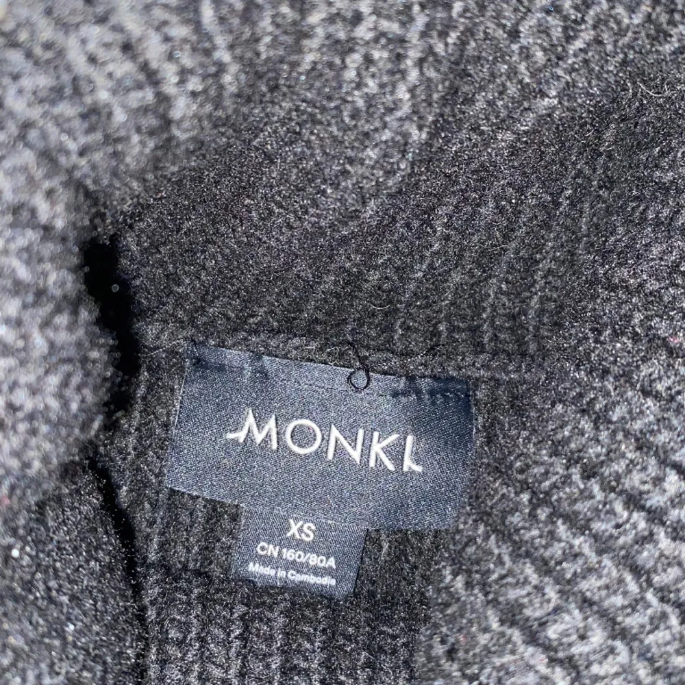 En stickad tröja från Monki med turtleneck! Superfin och mysig💓. Tröjor & Koftor.