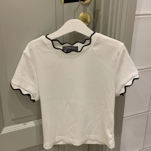 Söt tröja från Primark  - Fin tröja har använt den några gånger. Jag säljer den för att den inte kommer till användning. Tryck inte köp innan du har skrivit till mig ☺️ 
