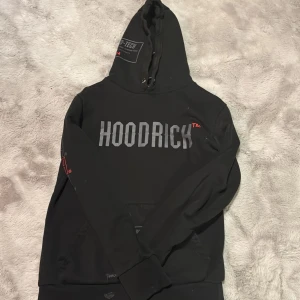 Använd typ 10 gånger men 4 fläckar på som går bort i tvätten  - Som ny 