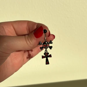 Navelpiercing Dödskalle  - Ny navelpiercing 