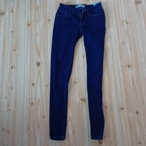 Levis jeans  - Knappt använda 