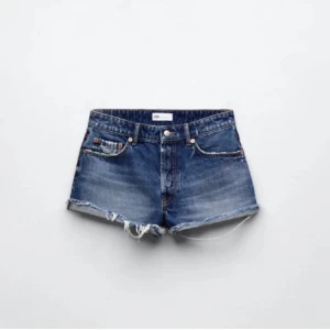 Zara shorts  - Jättesnygga mid Rise shorts från Zara, bra skick!