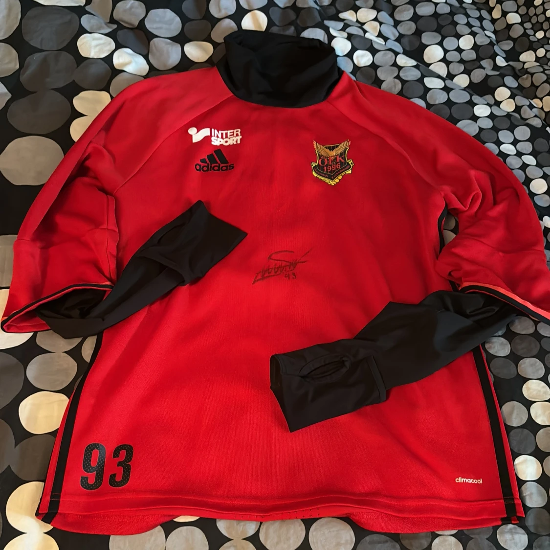 ÖFK träningströja signerad och använd  av Saman Ghoddos