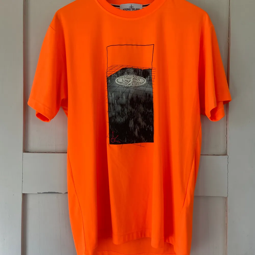 Helt oanvänd, helt utsåld, finns inte ens på eBay. Skriv om ni vill få flera bilder. Storleken är Large. Priset är ej hugget i sten, Sam. T-shirts.