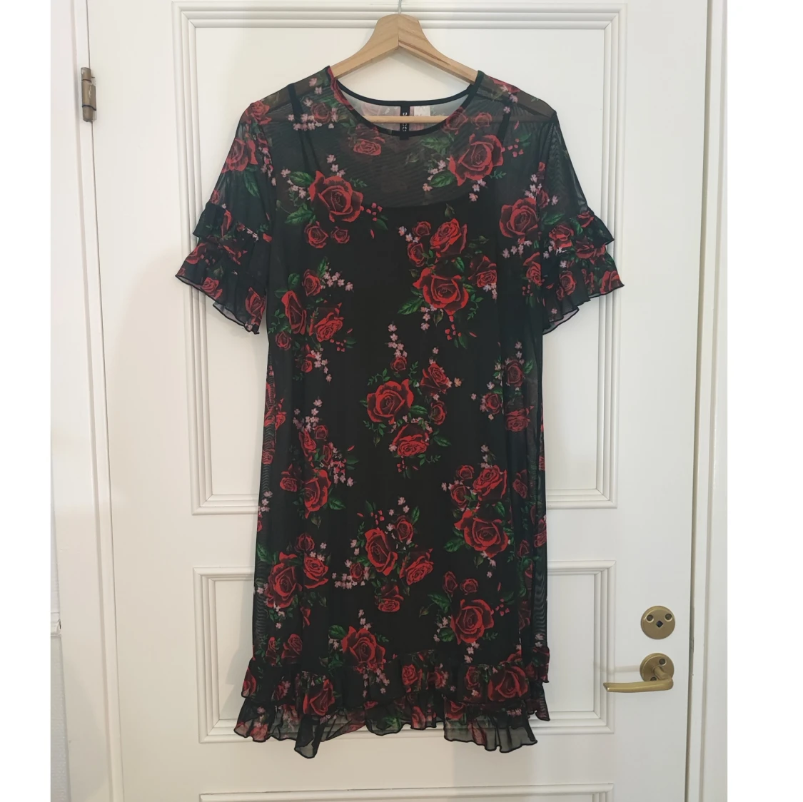 Blommig meshklänning